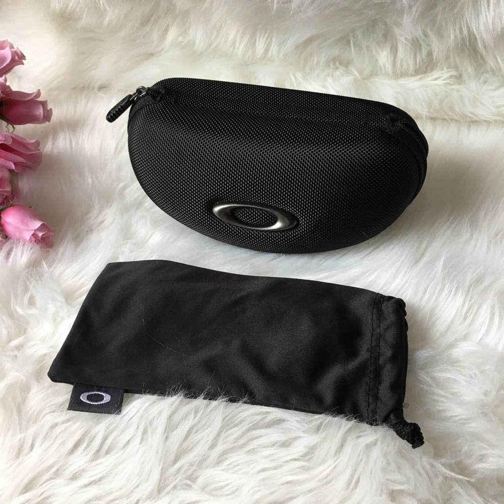 SOLD! - Oakley Zip Hard Clamshell Sunglasses Case